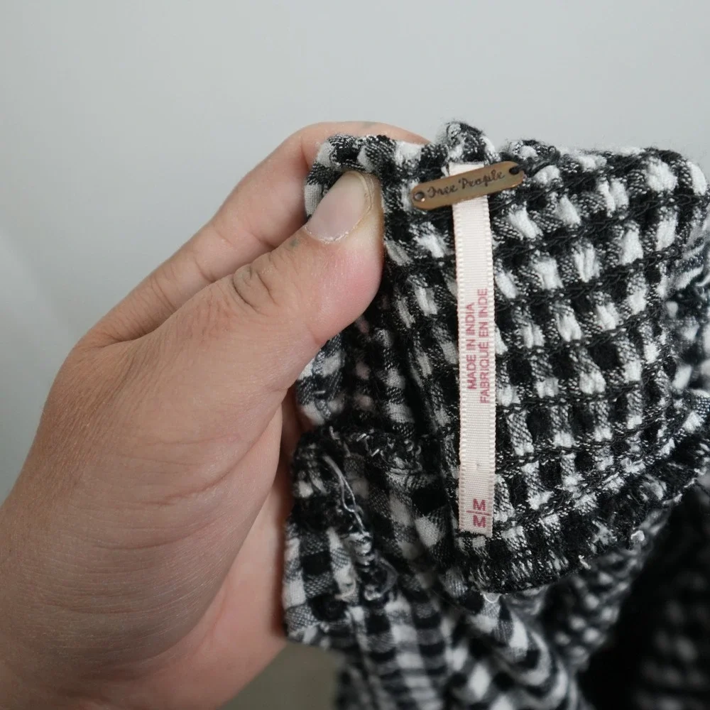 Free People Gingham Crop Top‎ Cottagecore M Black White Smocked V-Neck Cami Boho